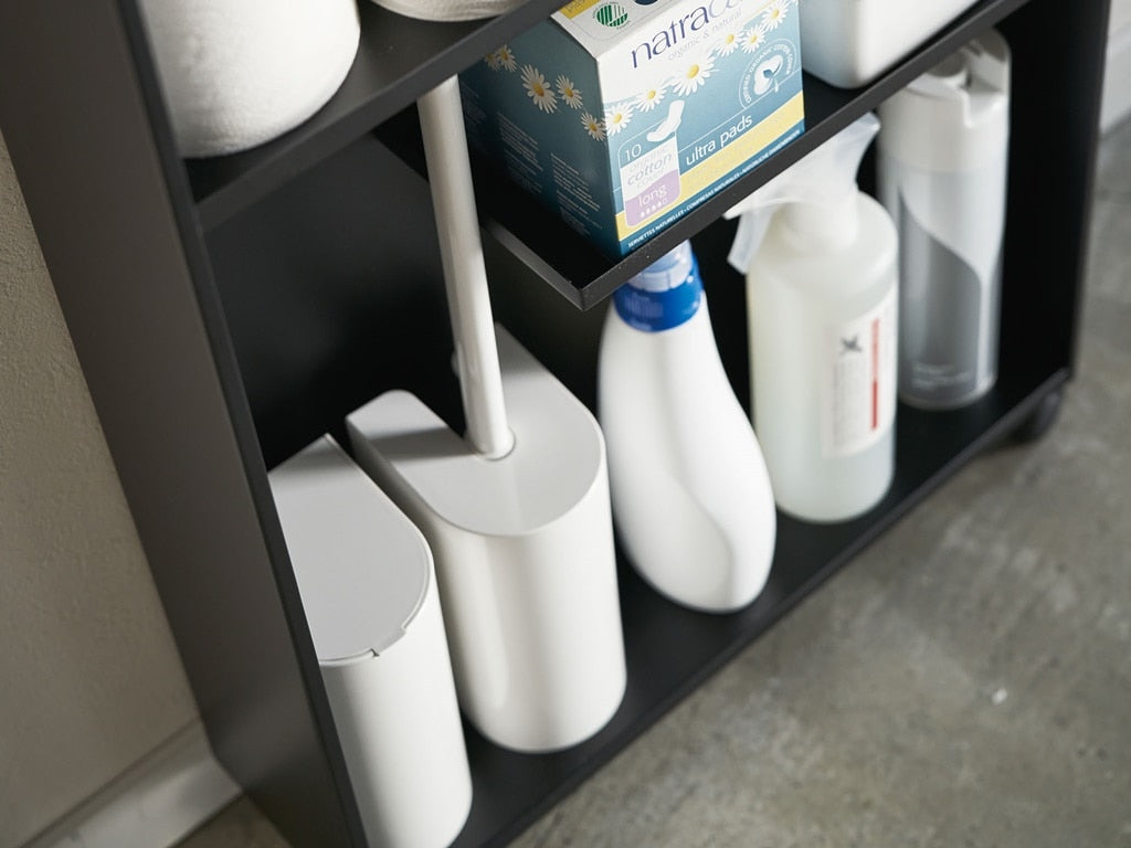 ハンドル付きの銀色スリムトイレラック