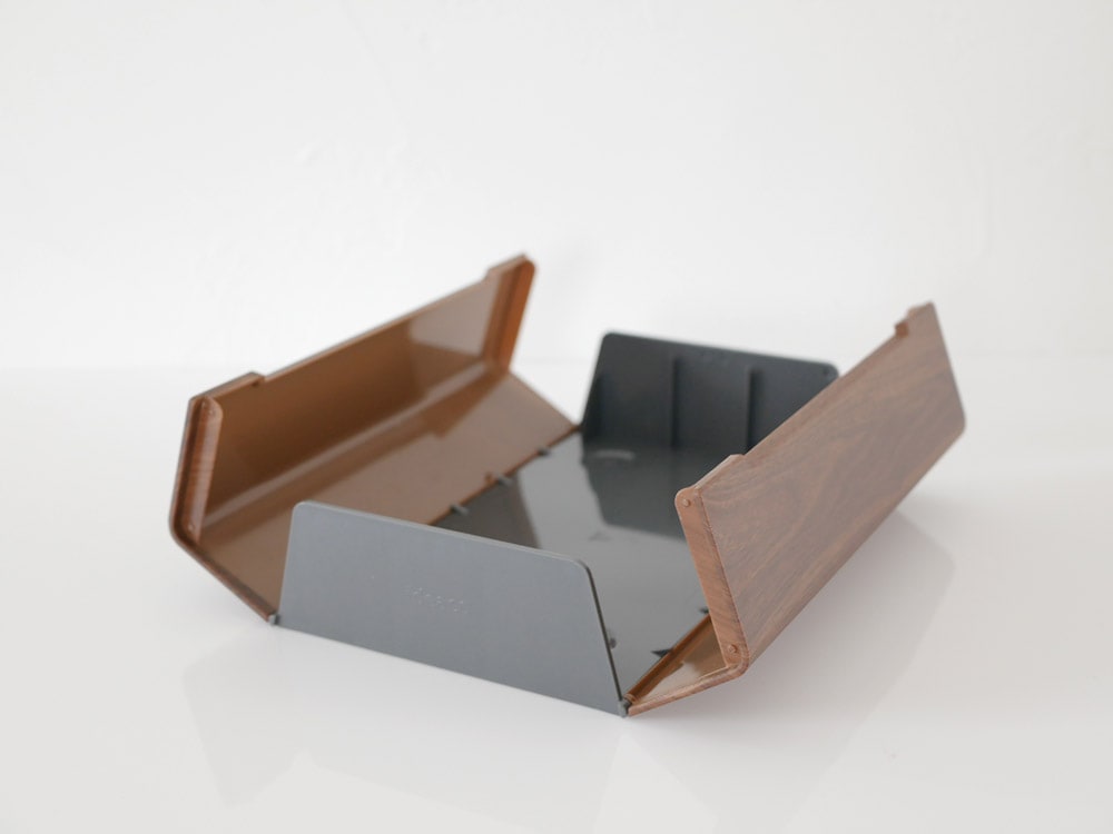 ideacoのWALLティッシュケース、ABS製マット仕上げ