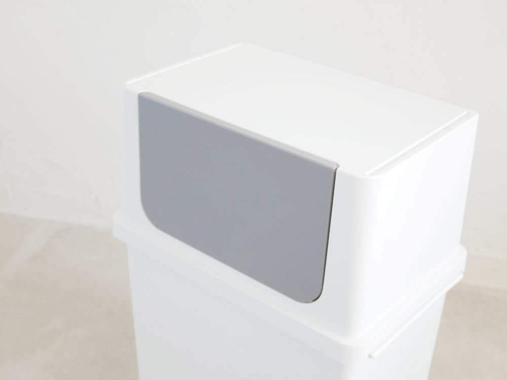 ライクイットの白色プラスチック製フロントオープントラッシュビン