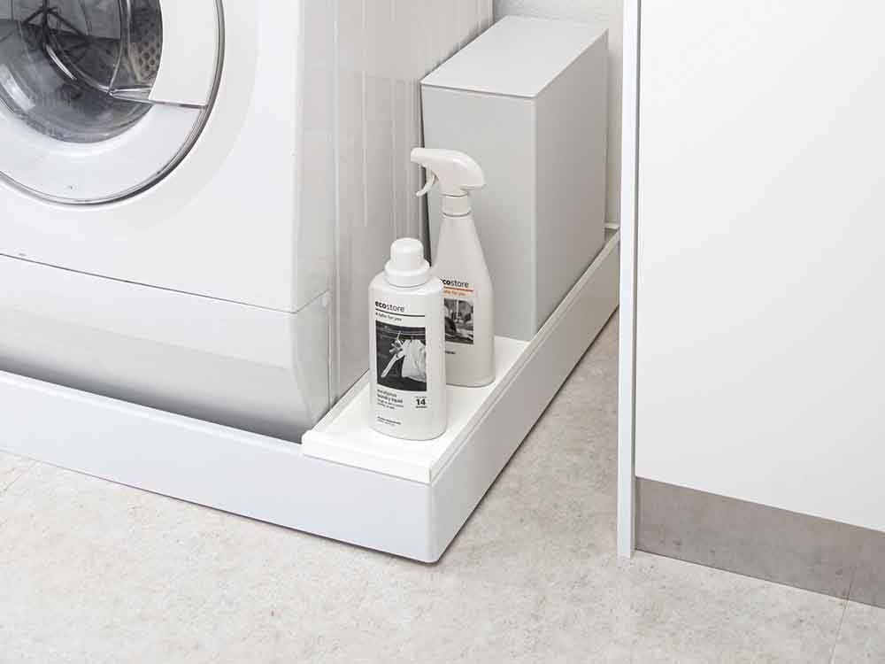 洗濯機上に置かれたホワイト防水ラック