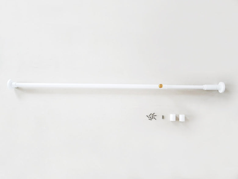 家庭用テンションロッドに取り付けられたSフック