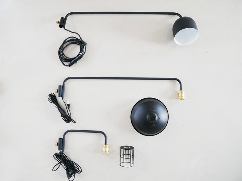 平安伸銅の黒い壁付けランプ「009 Lamp C」