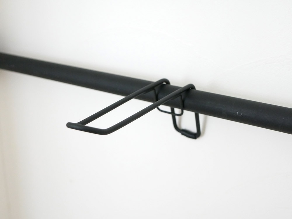 平安伸銅製 DRAW A LINE011 ハンガーAの鉄製衣類かけ