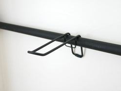 平安伸銅製 DRAW A LINE011 ハンガーAの鉄製衣類かけ