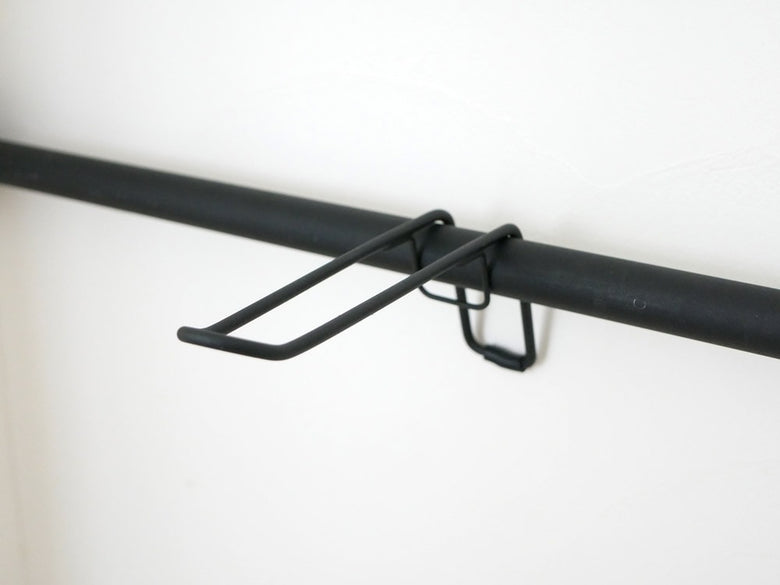 平安伸銅製 DRAW A LINE011 ハンガーAの鉄製衣類かけ