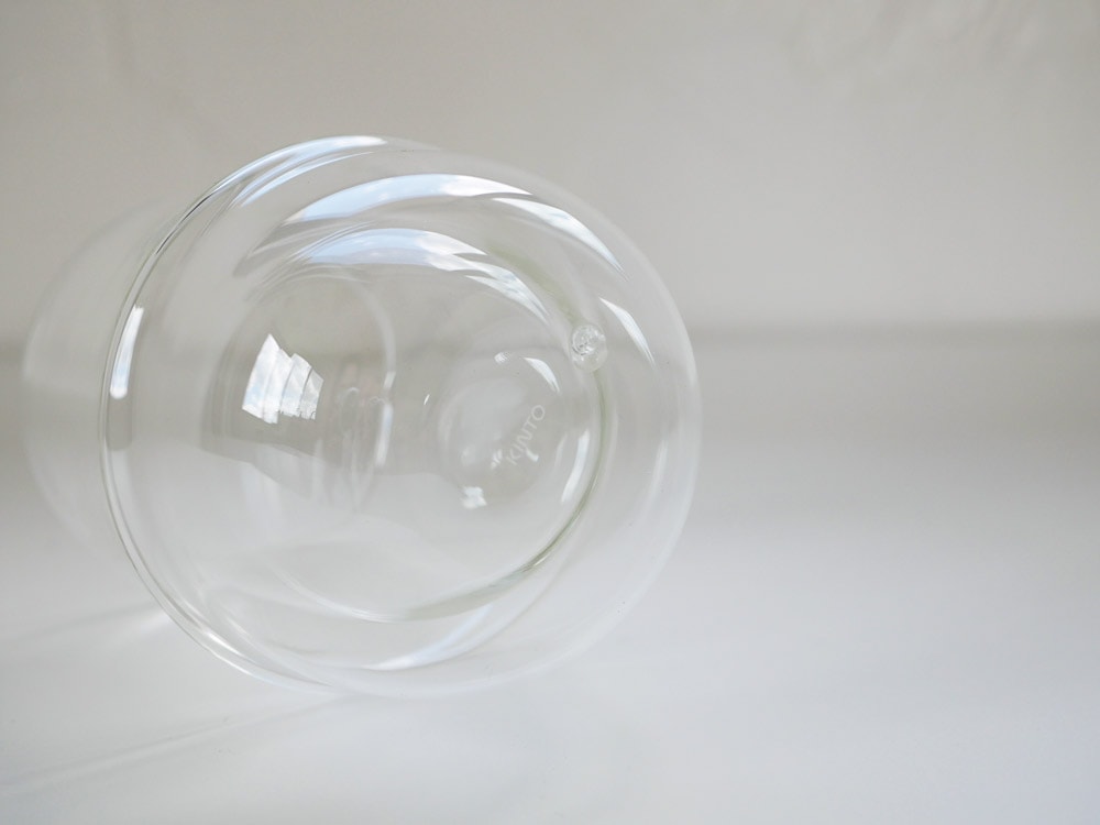 キントーKRONOSダブルウォールのコーヒーカップとアイスティーグラス