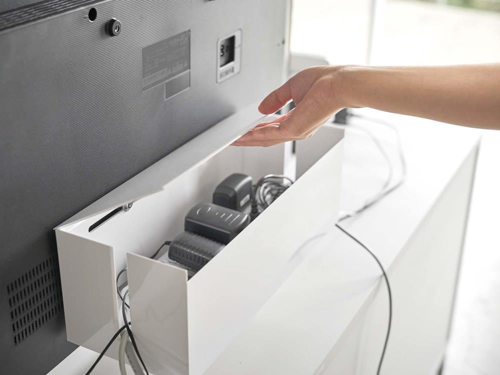 スマートテレビ裏のケーブルボックス