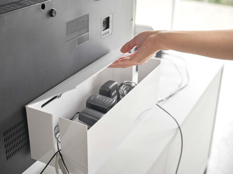 スマートテレビ裏のケーブルボックス