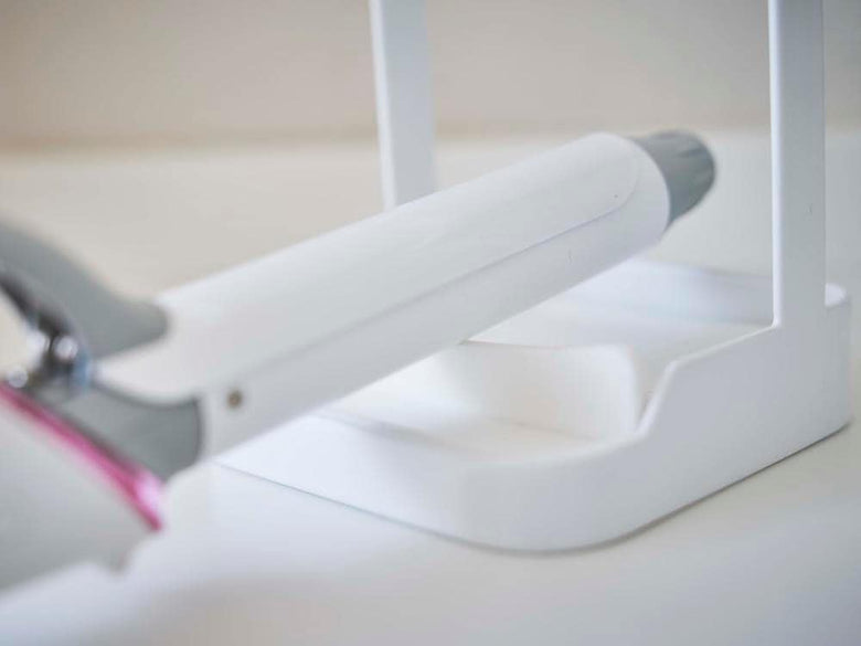 YAMAZAKIタワーの耐熱トレー付きヘアアイロンスタンド