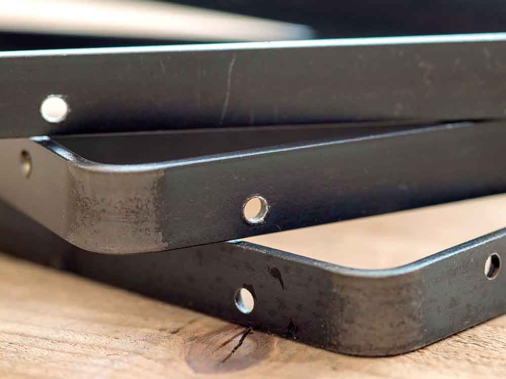 ポッシュリビングの黒皮鉄シェルフブラケット