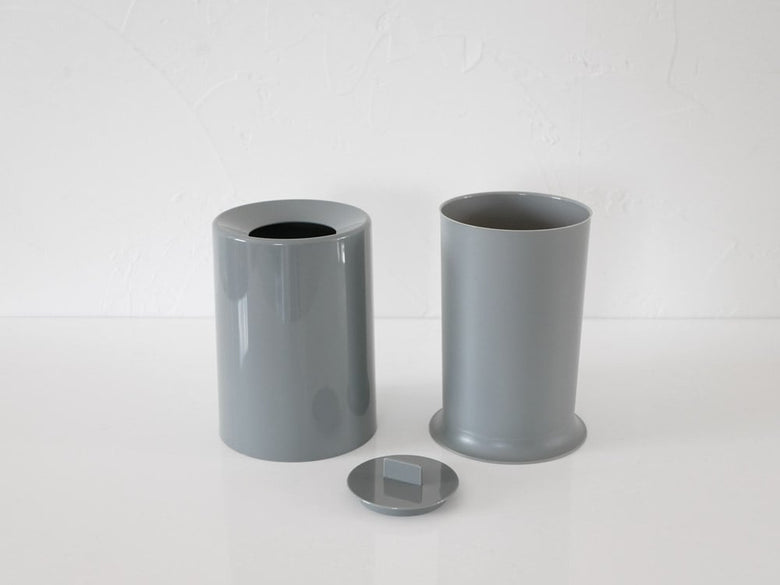 シルバーの蓋付きプラスチック製ミニダストボックス