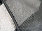 サラサデザインのグレー色ランドリーネット。ポリエステル製のメッシュ素材で衣類を洗濯中に保護します。
