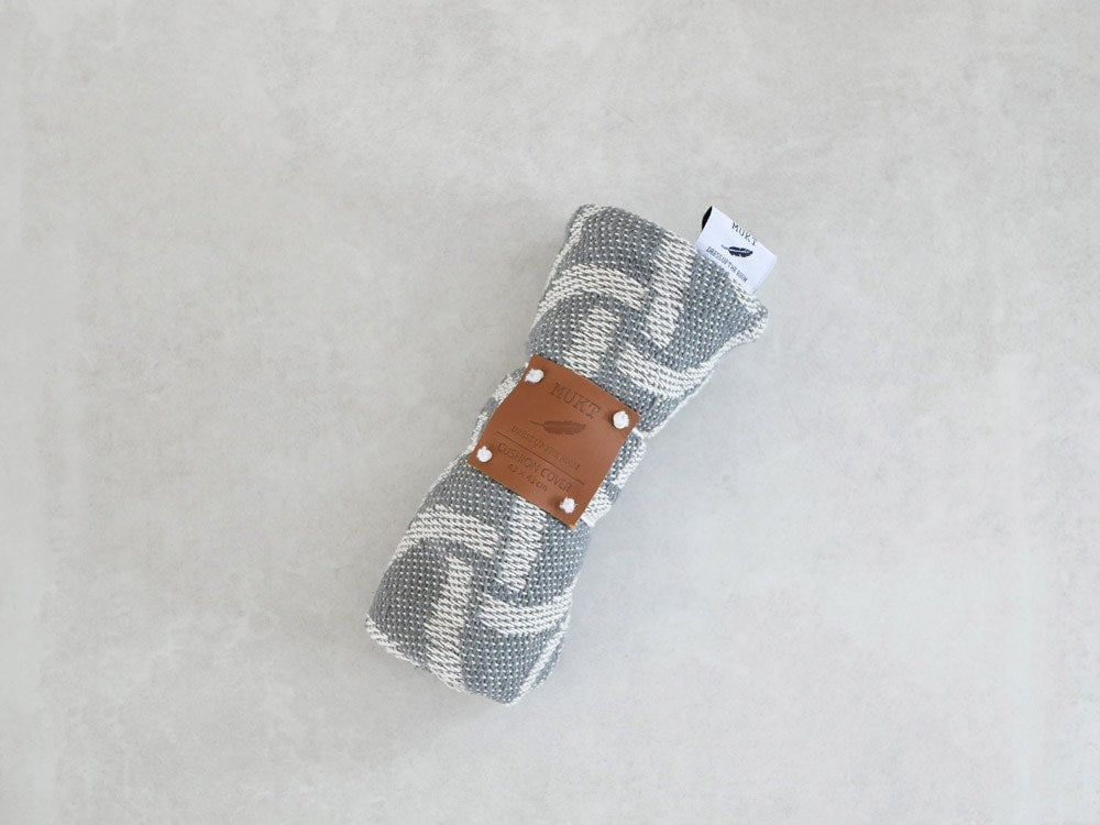 シルバーウールの模様入りクッションカバー