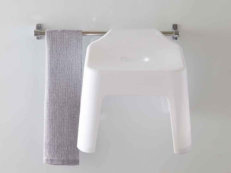 タワーの銀色引っ掛け風呂イス