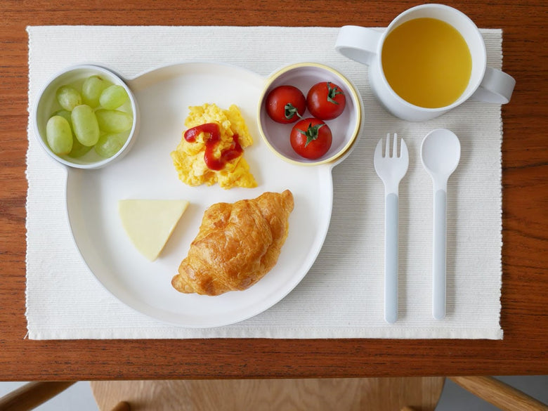 【tak.キッズディッシュ スタンダード】と朝食の盛り付け