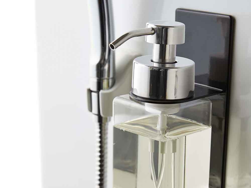 タワーマグネットディスペンサーホルダーと石鹸ボトル