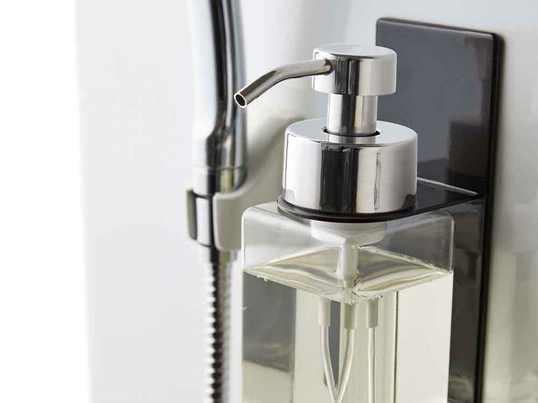 タワーマグネットディスペンサーホルダーと石鹸ボトル