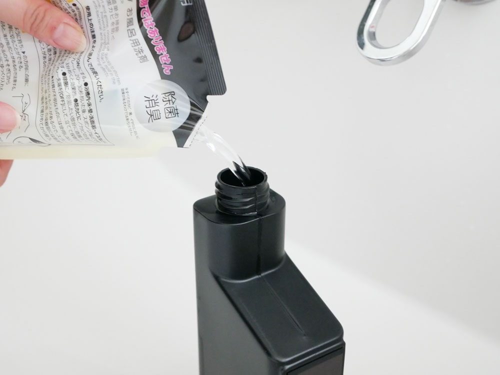 タワーのマグネット付きプラスチックスプレーボトル