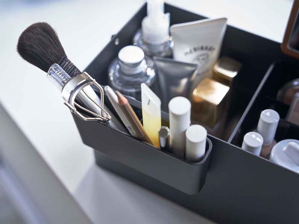 銀色のYAMAZAKIタワーメイクボックスが開いた状態