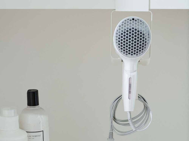 ヘアドライヤーを掛ける棚下ホルダー