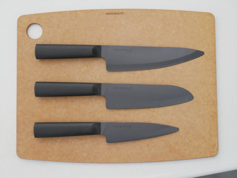 KYOCERA/京セラのココチカルシリーズ、ファインセラミック刃とプラスチックハンドルを持つキッチン用ナイフセット