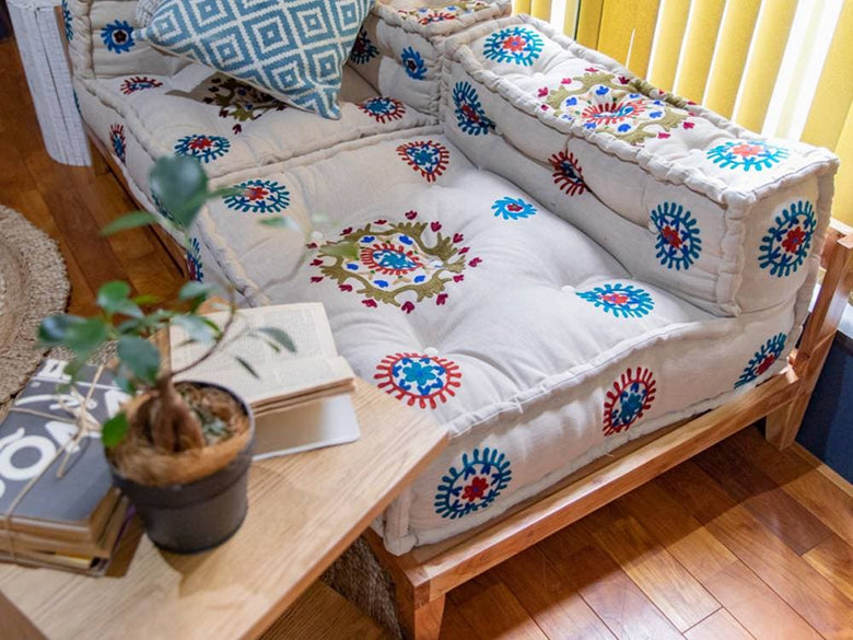 リビングルームに配置されたadepecheブロックマルチソファ