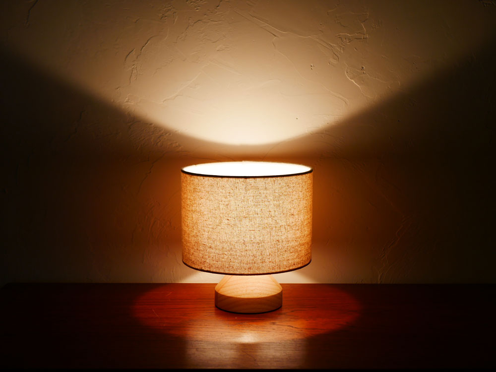 DI CLASSEの木製とスチール製Montoナイトランプ