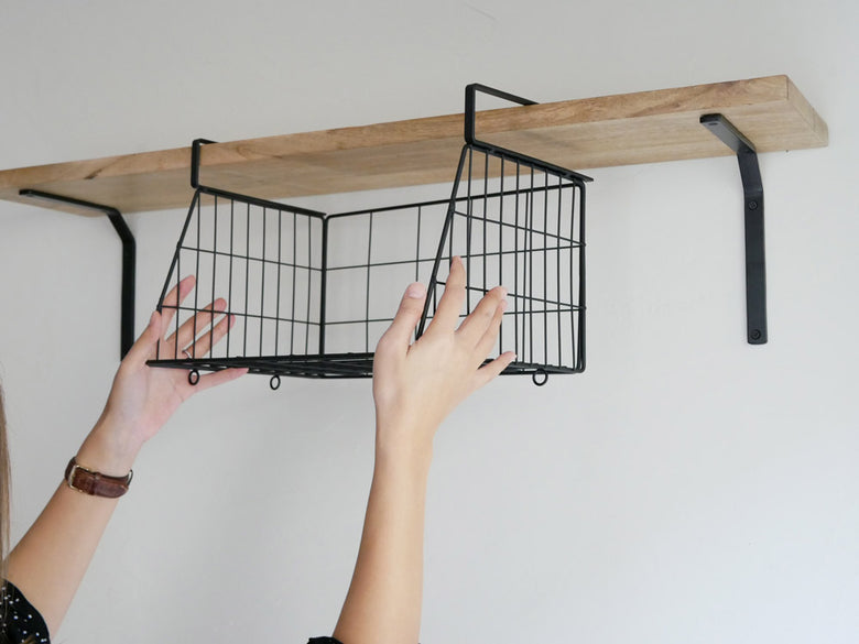 ポッシュリビングのブラックハンギングバスケット