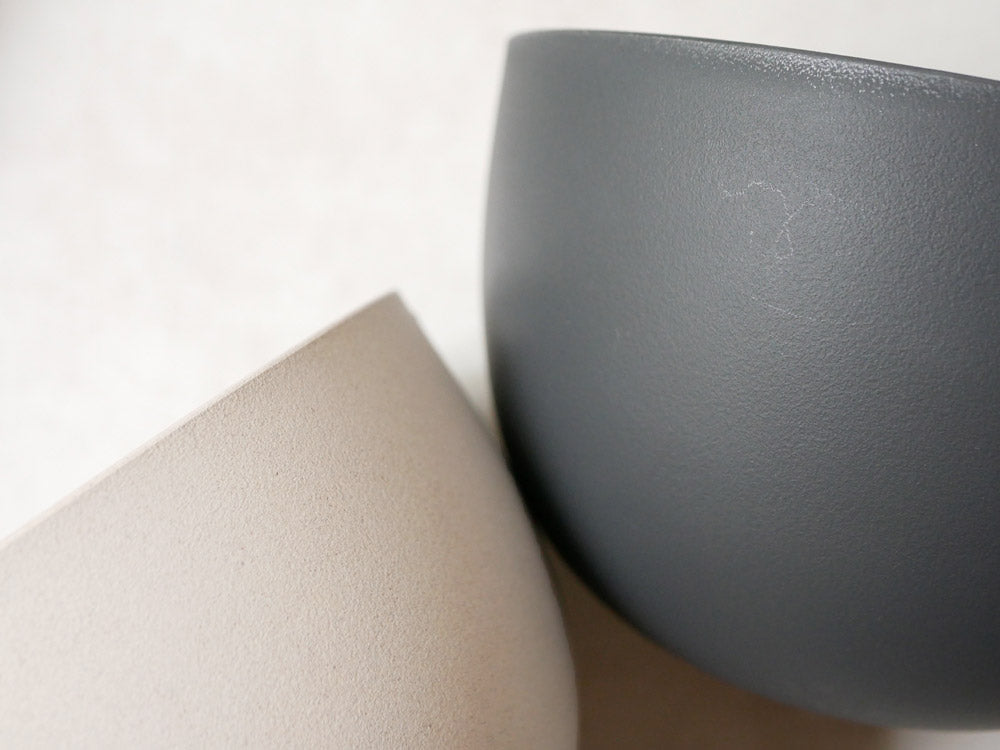 KINTOブランドのプラントポット、ステンレスハンガー付き