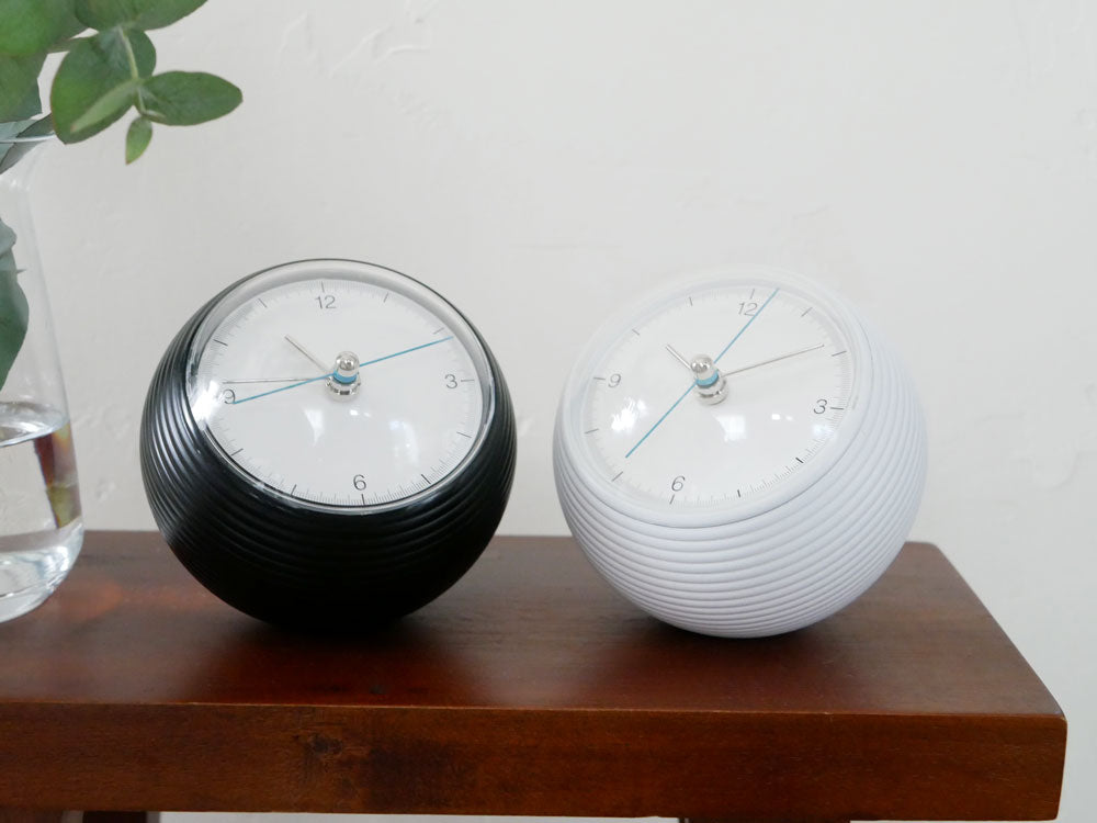 レムノスのearth clock、シンプルなデザインのアルミ製時計