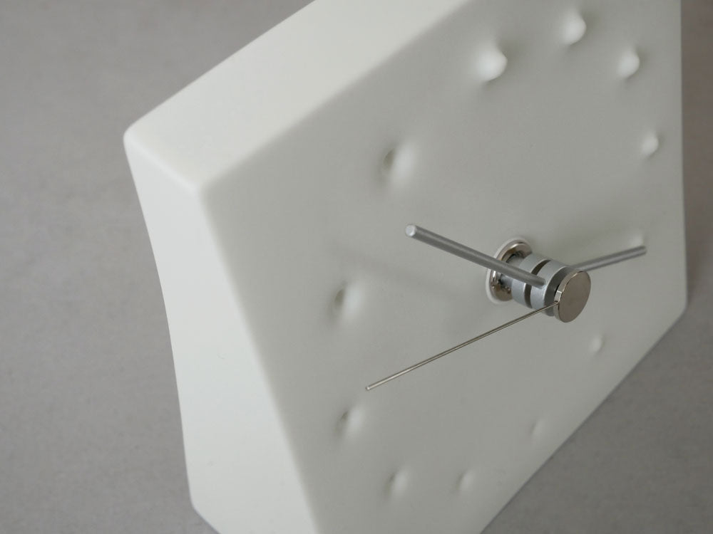 塚本カナエデザインのレムノスポーセリンクロック