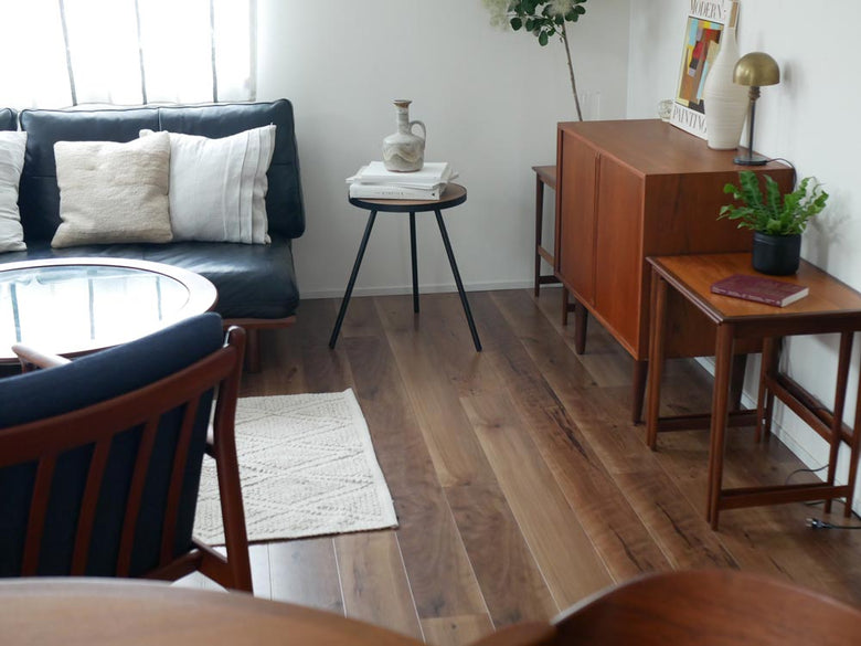 丸型天然木天板とスチール脚のサイドテーブル