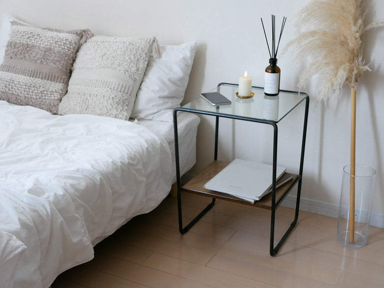 a.depeche製アッシュ木サイドテーブル、スチール脚付き