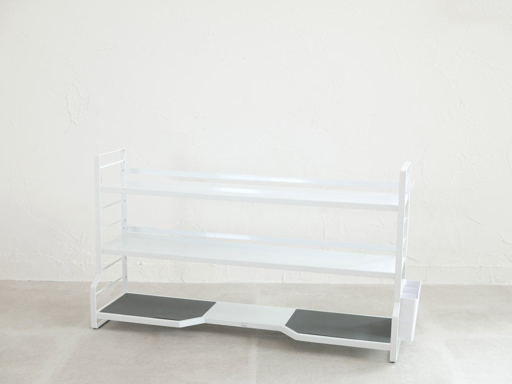 YAMAZAKI/tower製スチールコンロ奥ラック。キッチンのコンロ横に設置できる棚や収納ポケットを備えた収納ユニット