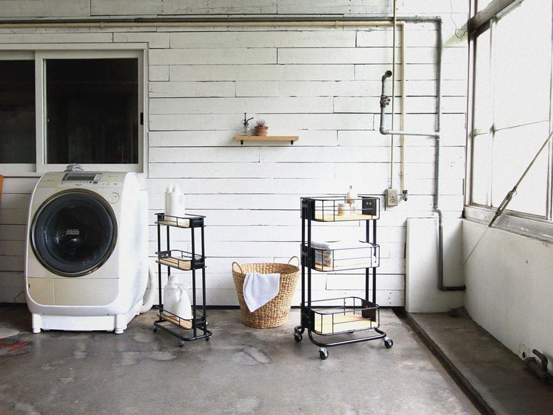 洗濯室に設置されたBY CAGEスリムワゴン