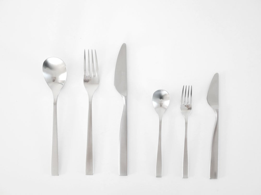 燕振興の18-8ステンレス製マット仕上げカトラリーセット