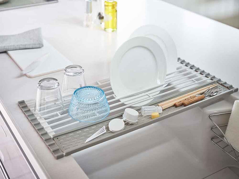 YAMAZAKI/Plateの折り畳み水切りラックとシリコーントレー