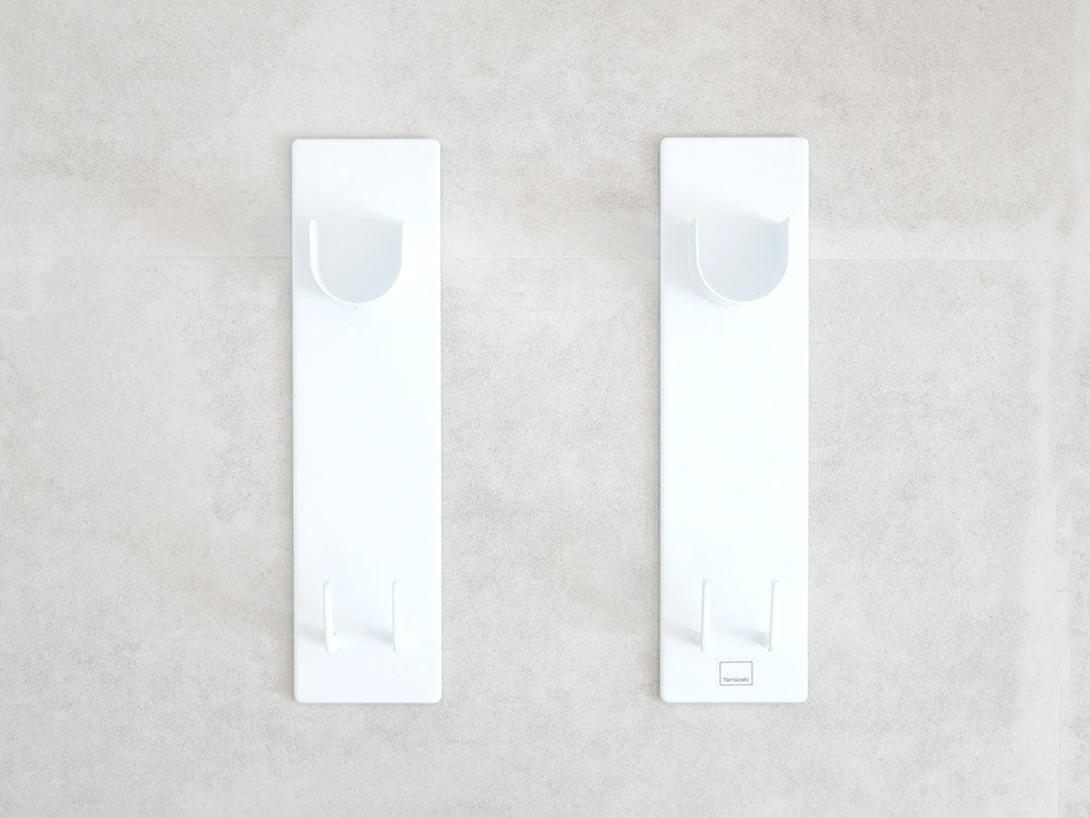 白いプラスチック製マグネット式物干しホルダー