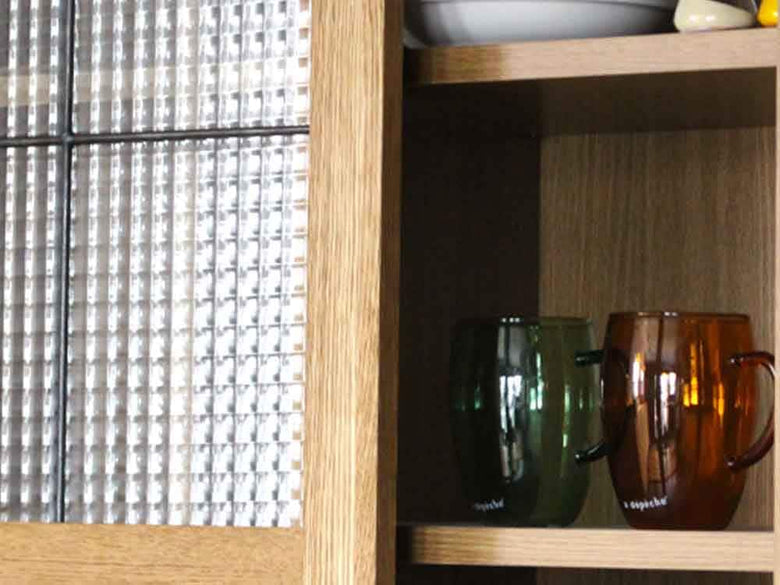 adepecheスライドガラスローボード1200、オークとガラスのデザイン