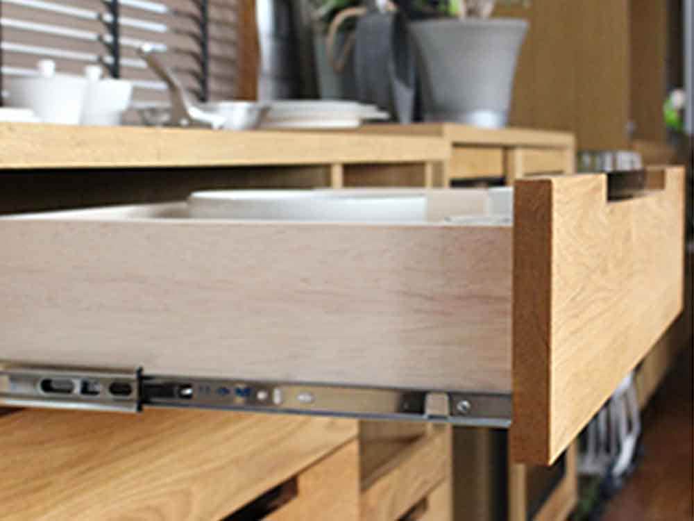 アデペシュの無垢オーク製スプレムカウンターボード、収納付き