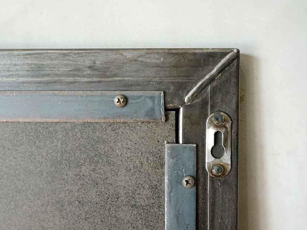 金属と木材のシルバーミラー