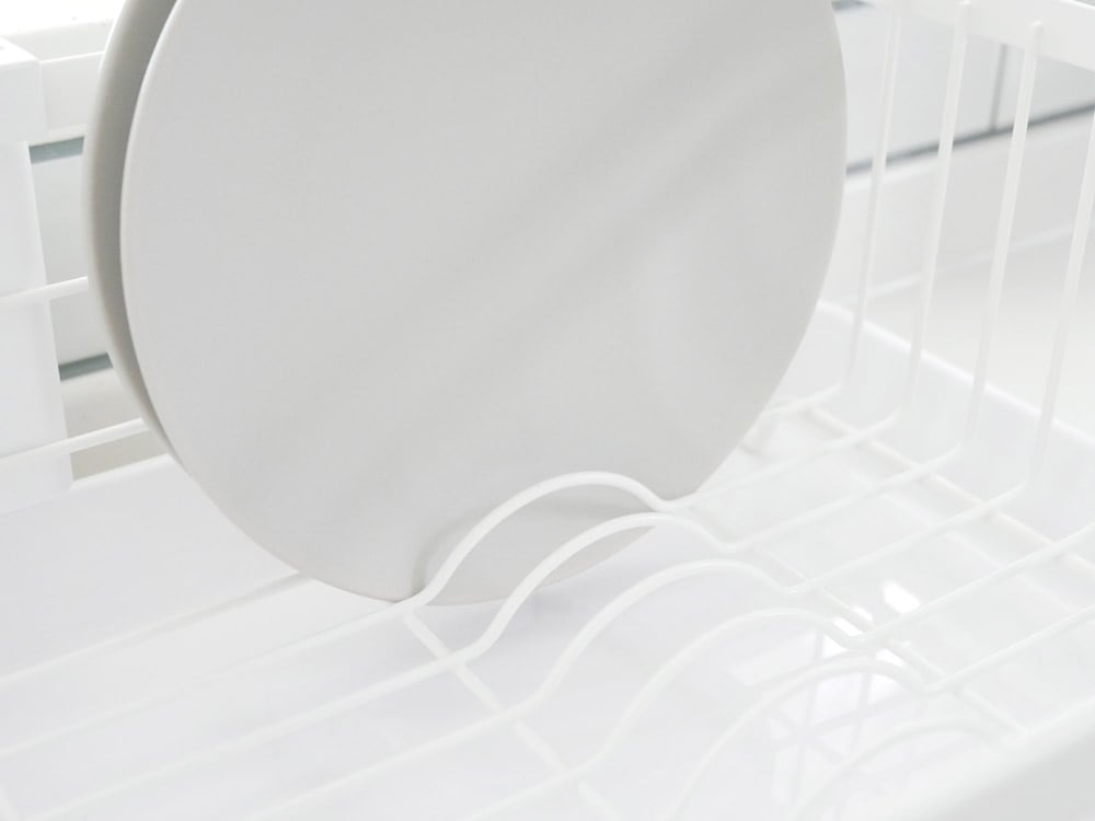 YAMAZAKIのトスカ水切りバスケット。スチールと天然木を使用した大容量メッシュ製キッチン用食器ラック。