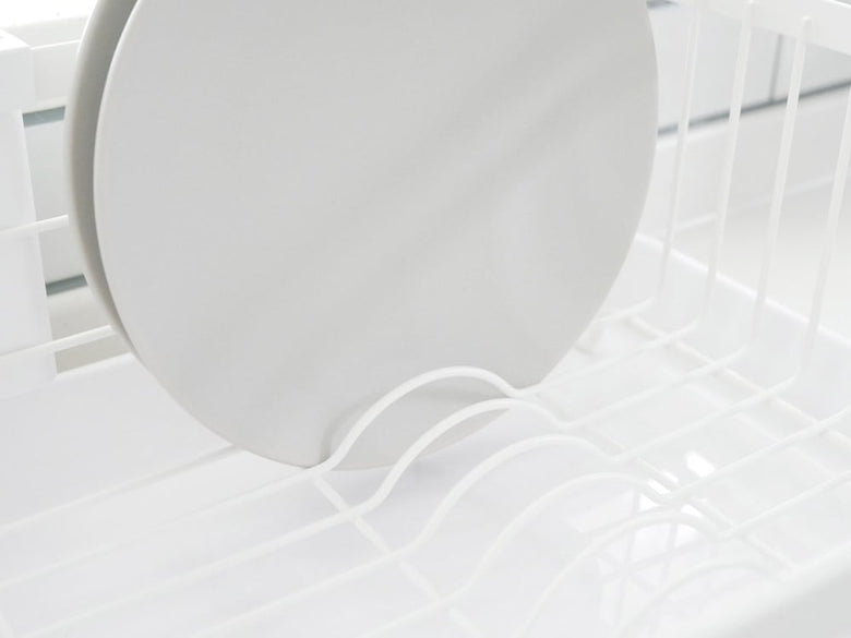 YAMAZAKIのトスカ水切りバスケット。スチールと天然木を使用した大容量メッシュ製キッチン用食器ラック。