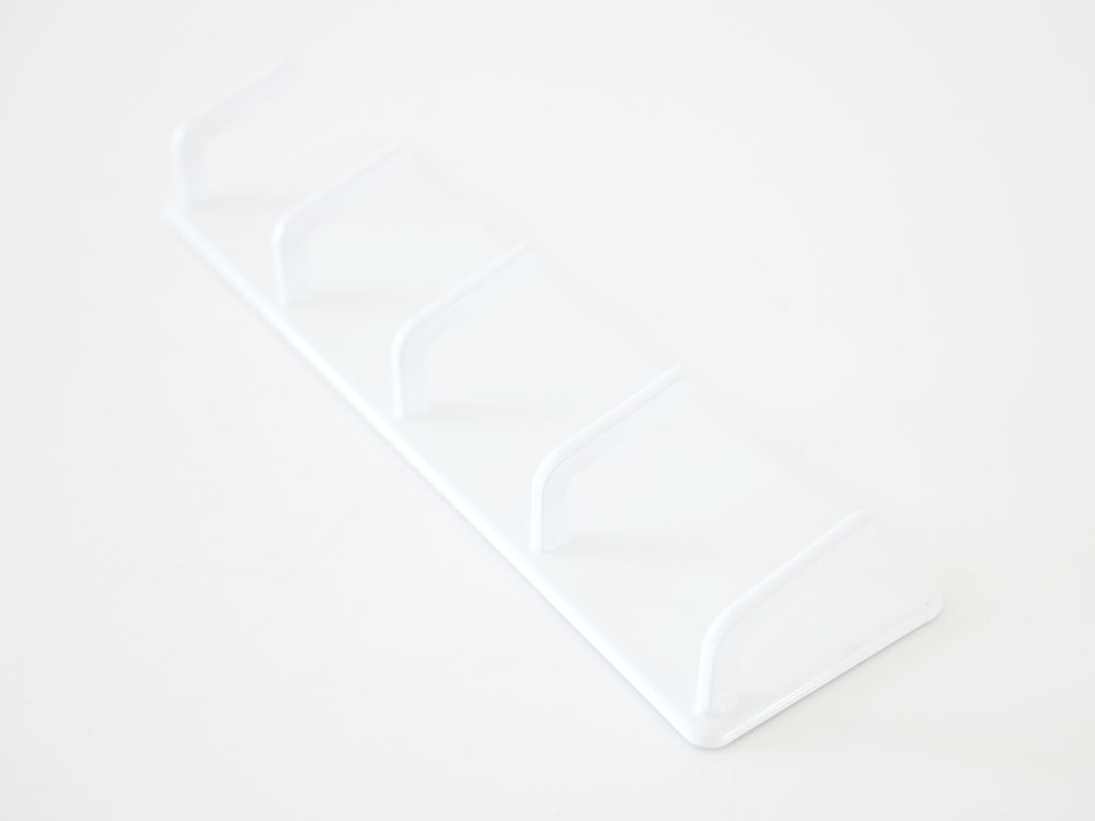 YAMAZAKI/towerブランドのスチール製マグネットバスルームフック