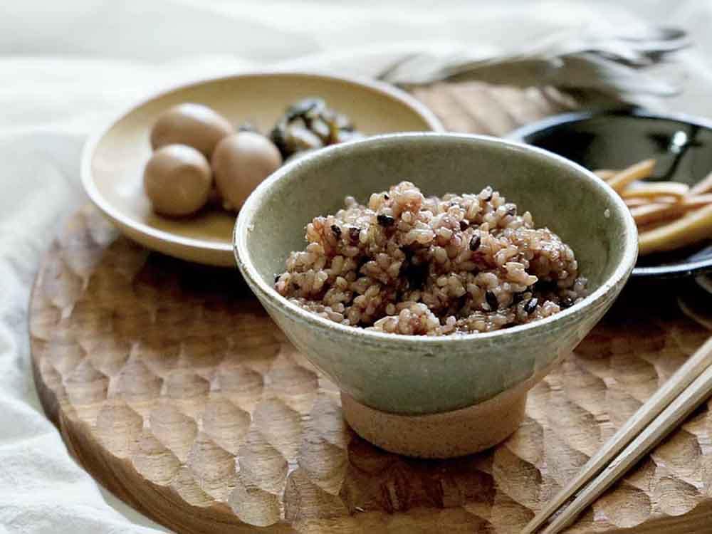 美濃焼アデペシュOTOHA碗に盛られた赤飯