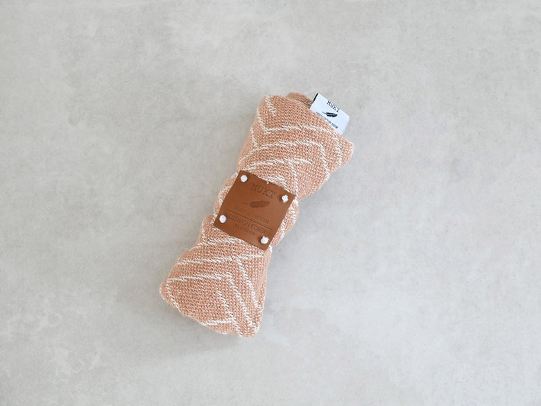 ブラウンウールのパターンクッションカバー