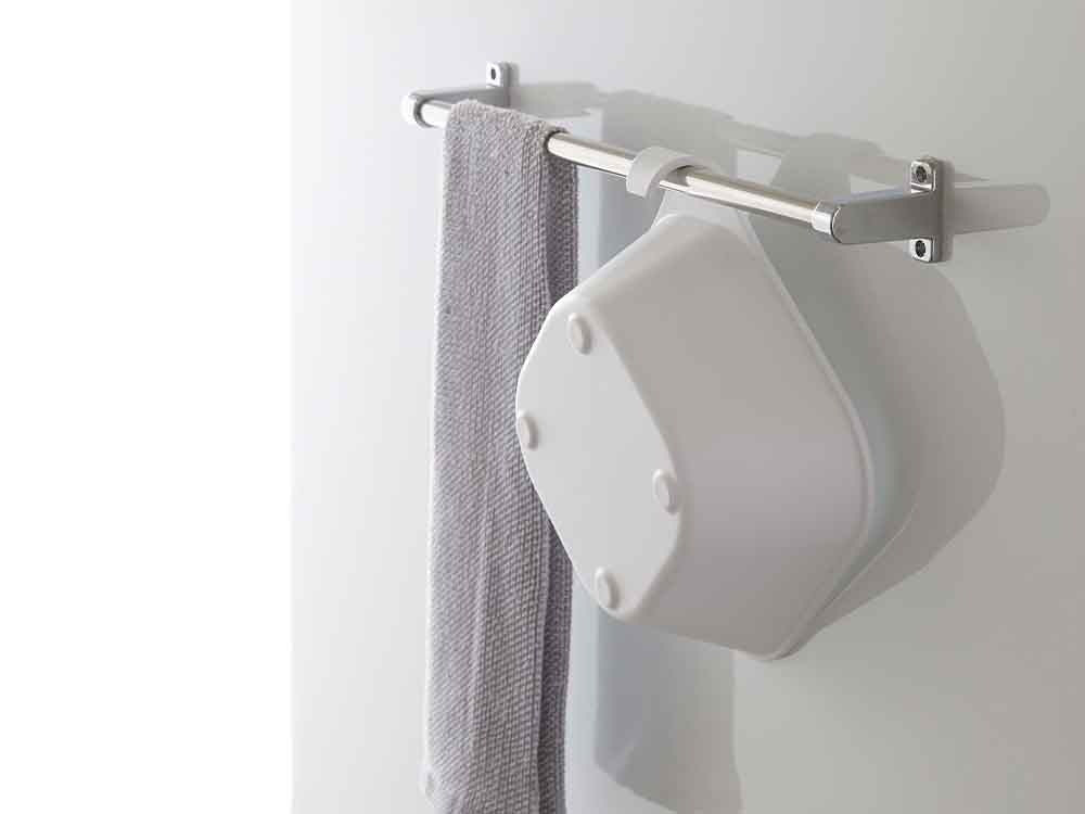 シルバーのトイレットロールホルダー