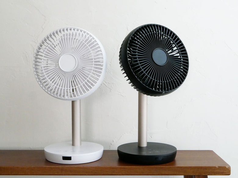 THREEUP充電式スマートデザインファンと花鉢