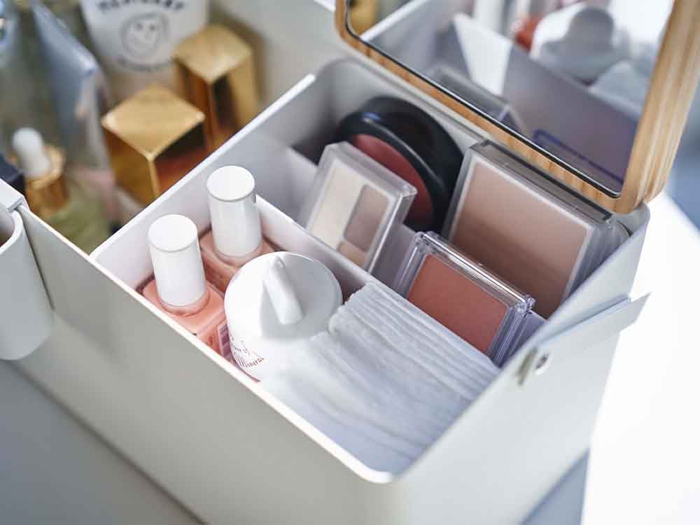 YAMAZAKIタワーのメイクボックス、複数引き出し付き