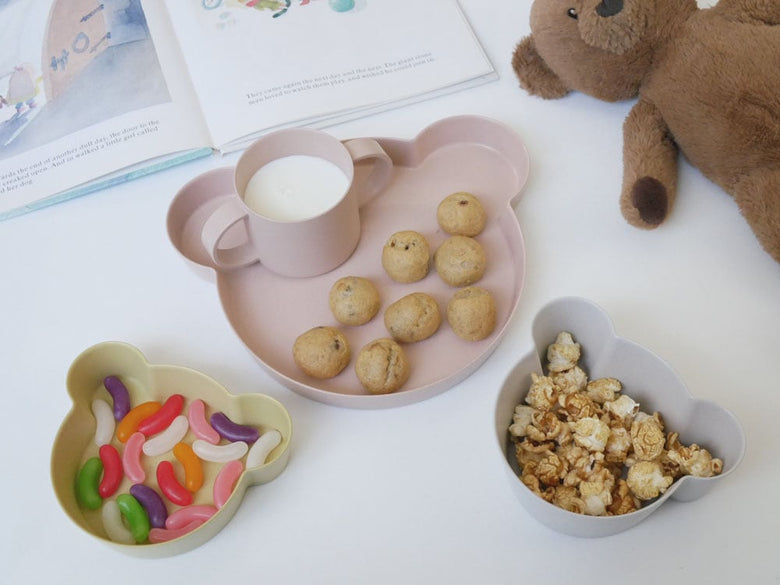 白いビオキッズディッシュマグとスプーン